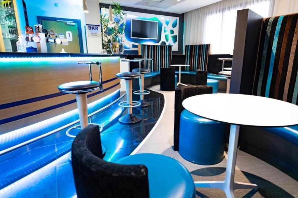 Saint Cloud Citea Access Dayuse Room -- 10 Minutes La Defense 20 Minutes Paris Parc Expo Εξωτερικό φωτογραφία